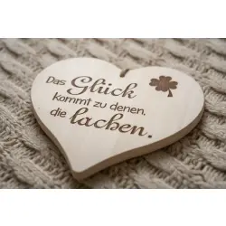Herzbrett "Das Glück kommt zu denen, die lachen" 24x24x1,5cm aus Ahorn – Dekofant