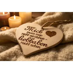 Herzbrett mit Spruch "Mich muss man nicht verstehen – liebhaben reicht schon" | Massives Ahornholz 24x24x1,5cm | Dekofant